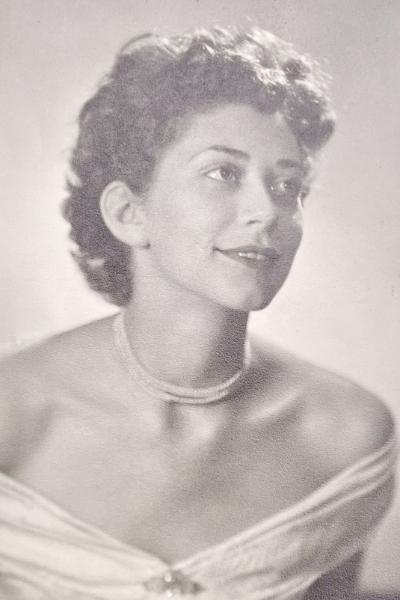 Jessica Katzenellenbogen (née Schneider) in 1950, the year she graduated from Wits